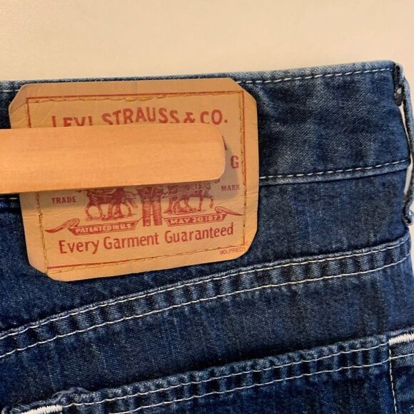 Levi low rise bell bottom jean, EUC, deep indigo, 31" waist, 39 " hip, 32 inseam - Picture 6 of 16